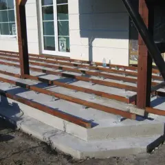 Jak zabezpieczenie betonu pod taras drewniany może uratować twój projekt?