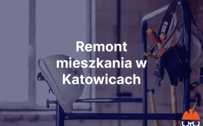Kask ochronny, rękawice i narzędzia na rusztowaniu. Napis "Remont mieszkania w Katowicach".