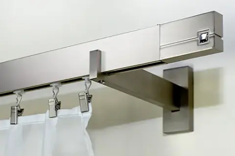 Jak zamontować karnisz nad oknem - uniknij najczęstszych błędów