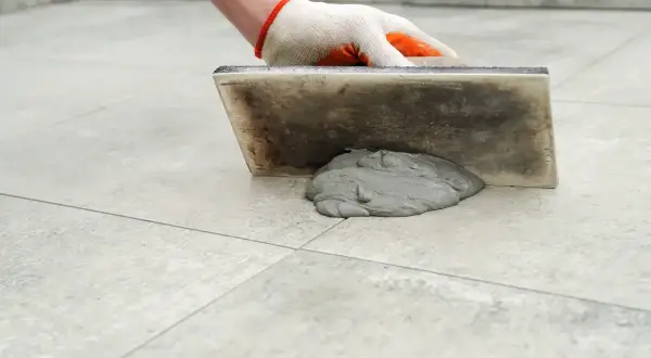 Jaka fuga na taras zewnętrzny zapewni trwałość i estetykę na lata?