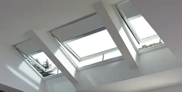 Jak zamknąć okno dachowe? Poznaj skuteczne rozwiązania problemów.